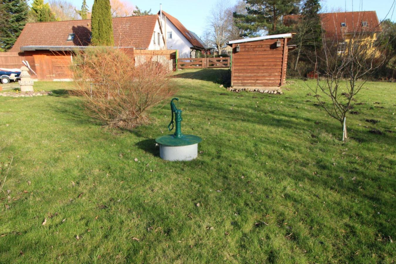 Grundstück mit Brunnen