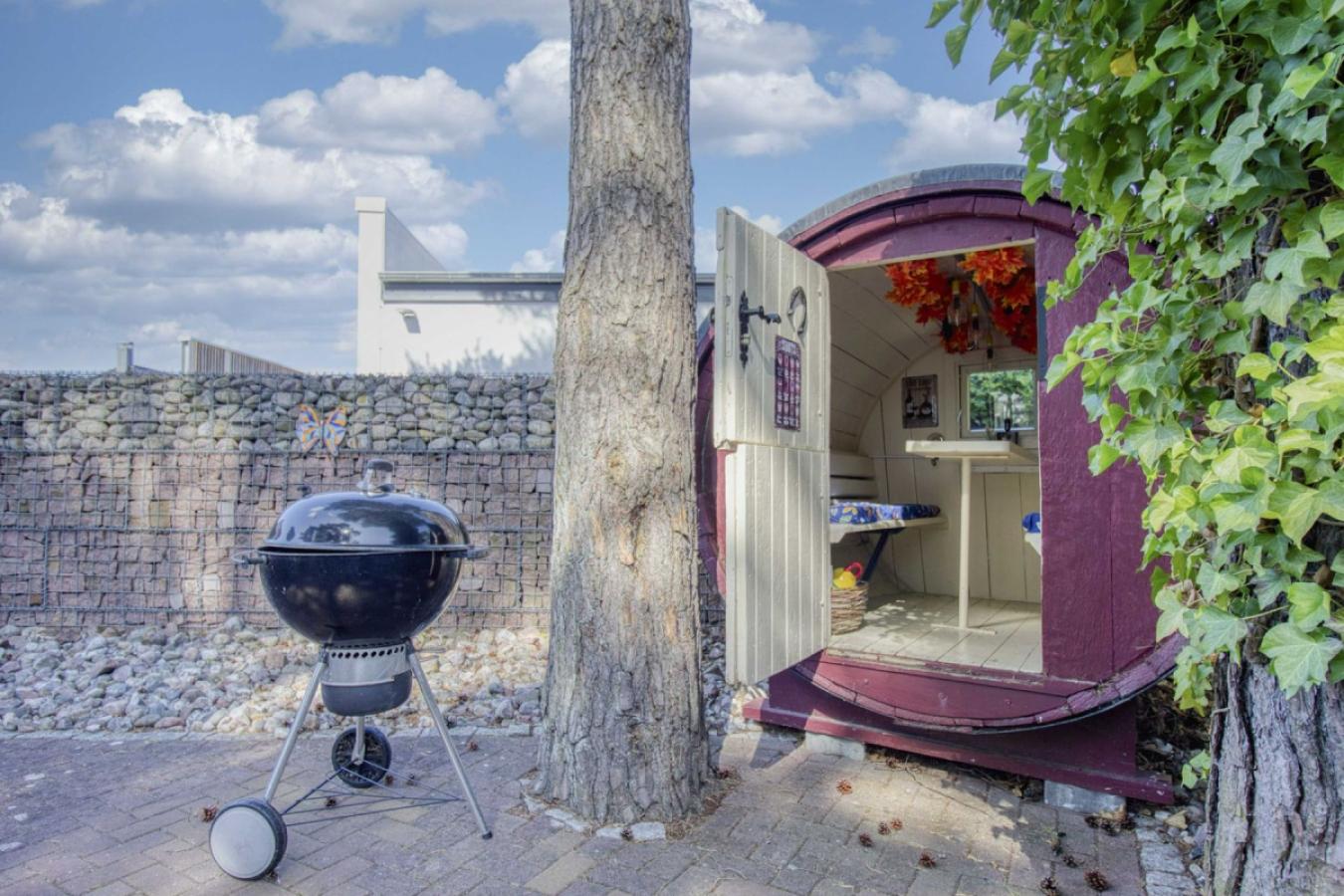 Weinfass und Grill