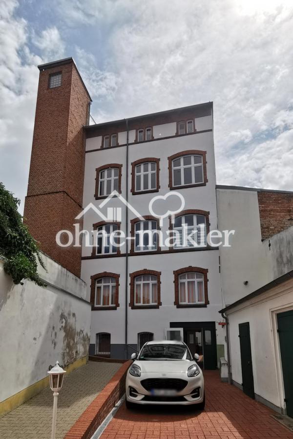 Rückseite mit Aufzug