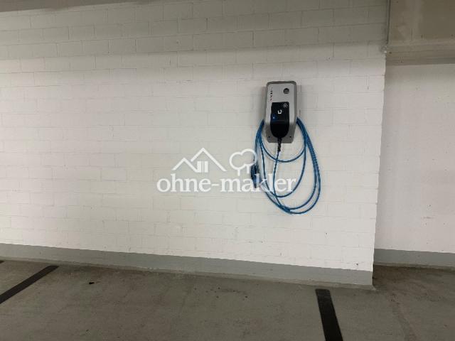 Tiefgarage mit E-Ladesäule