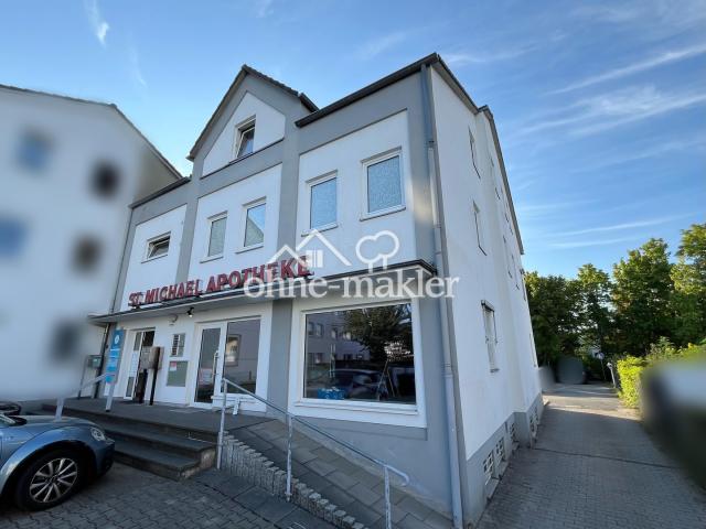 Vorderseite mit 3 Stellplätzen