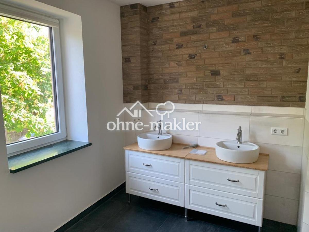 Bad, Ansicht Waschbecken