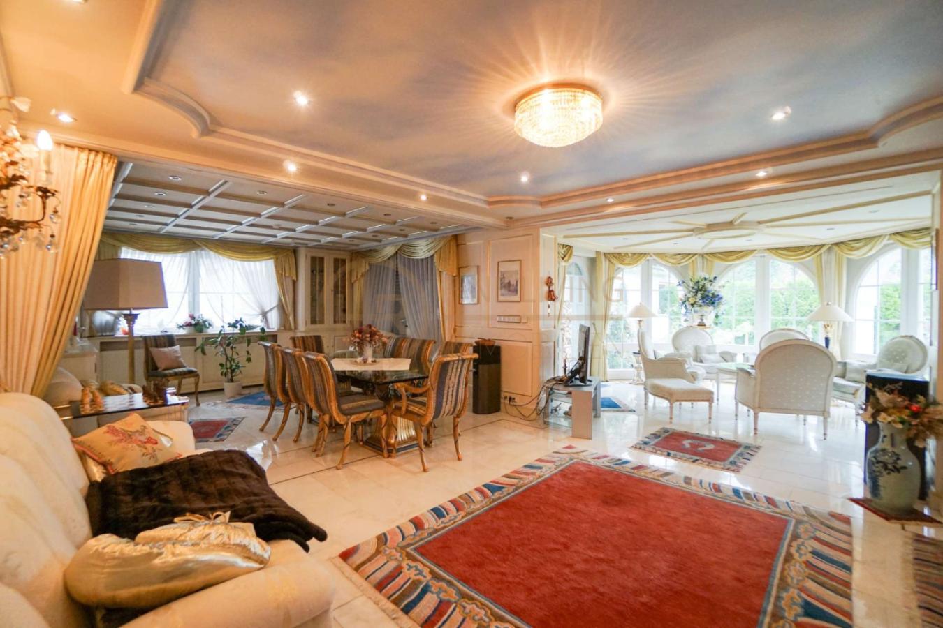 Aufwendig gestalteter Wohnraum