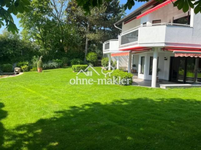 Garten/ Rückansicht Villa