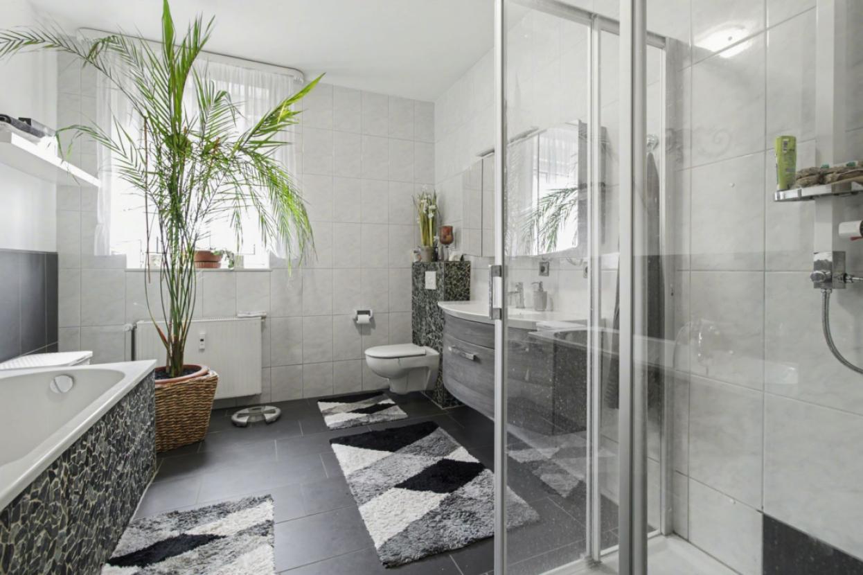 Badezimmer EG (EFH)