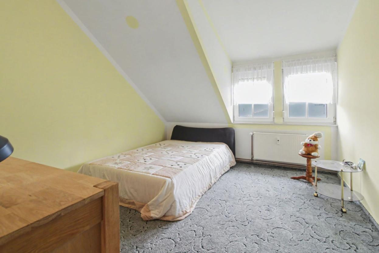 Schlafzimmer III OG (EFH)
