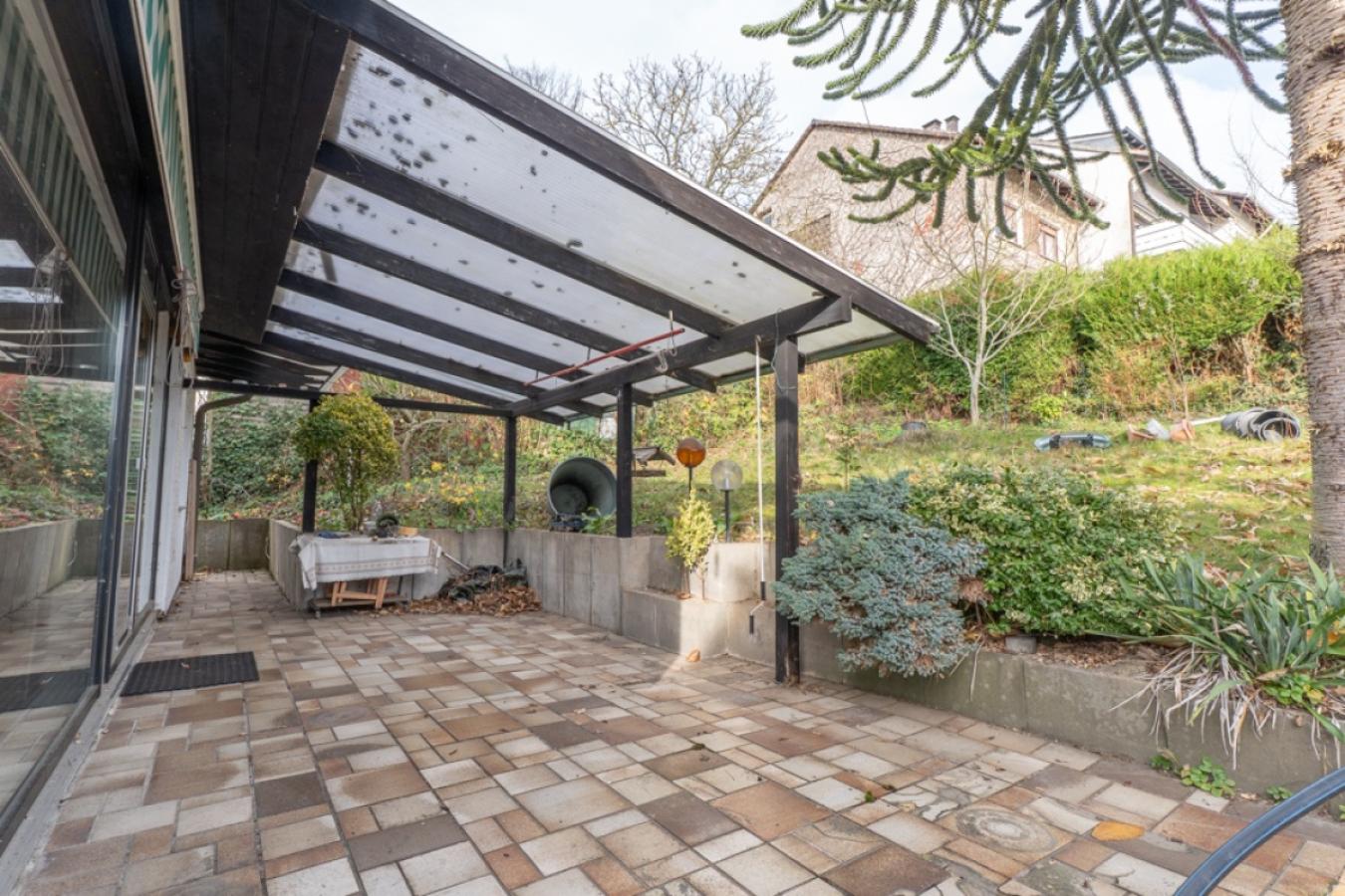 Die teilüberdachte Terrasse