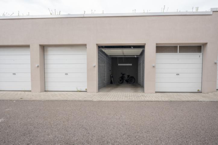 Garage m. elektr. Sektionaltor