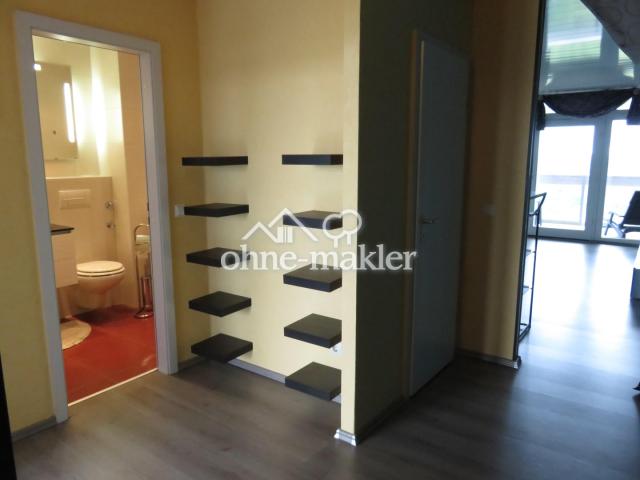 Flur/Blick ins Bad + Wohnz.