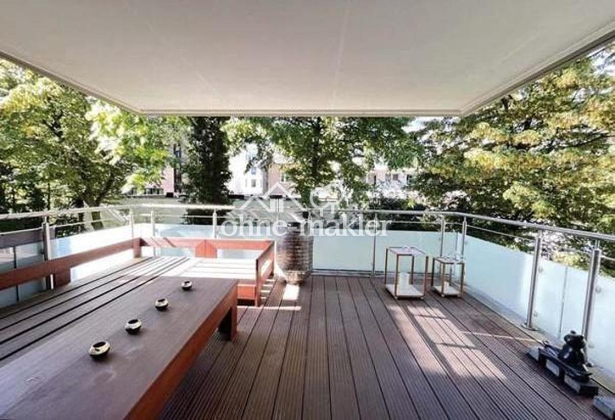 Große Terrasse im Grünen