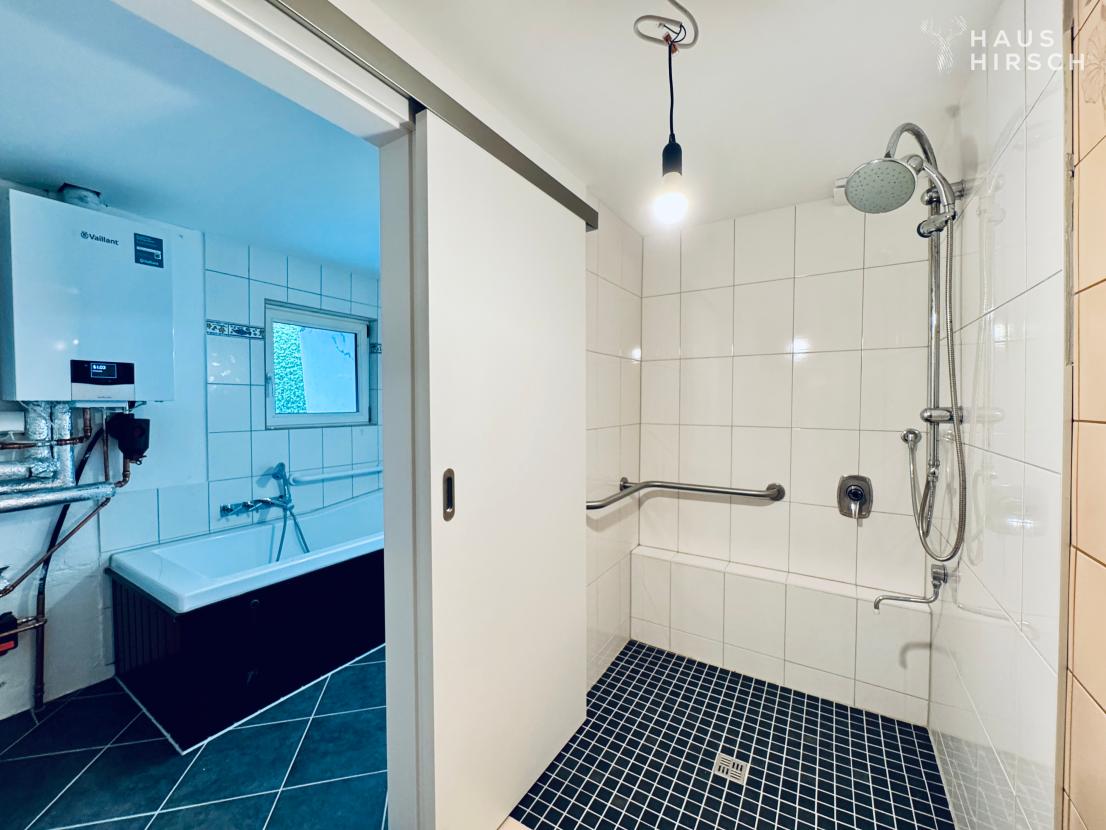 EG Wannenbad mit separter Dusche