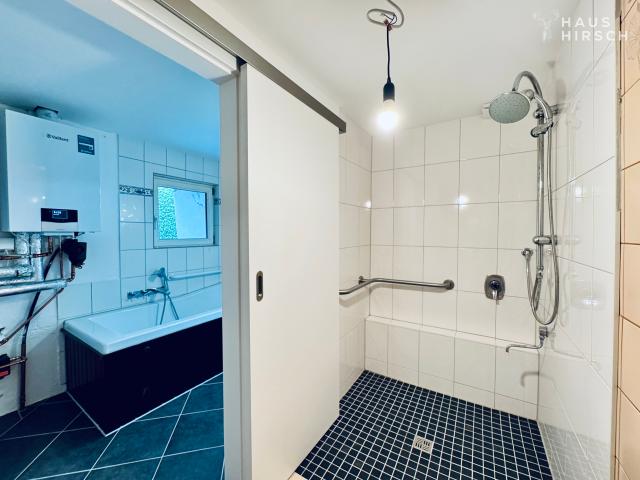 EG Wannenbad mit separter Dusche