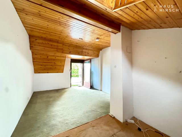 DG Schlafzimmer mit Zugang auf Balkon