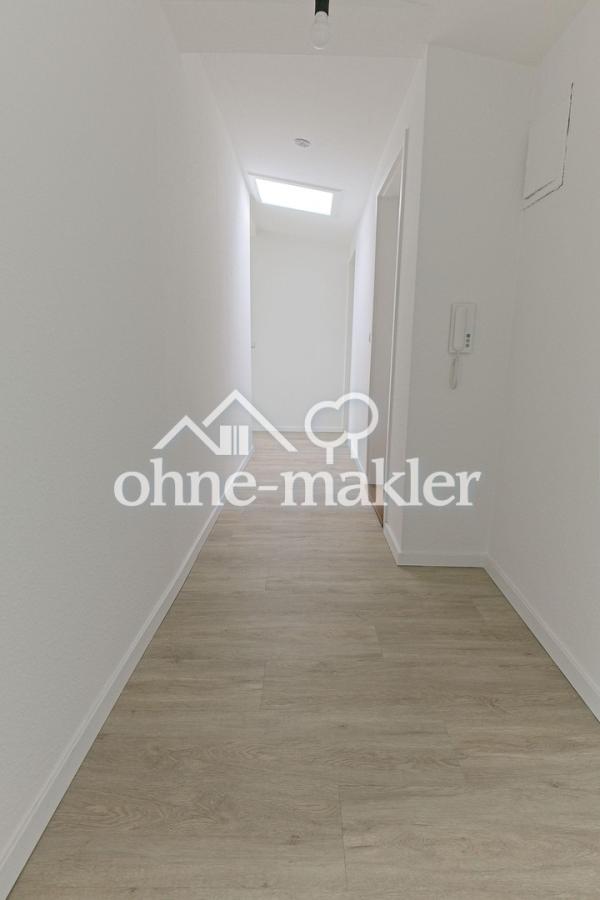 Blick vom Wohnzimmer i.d. Flur