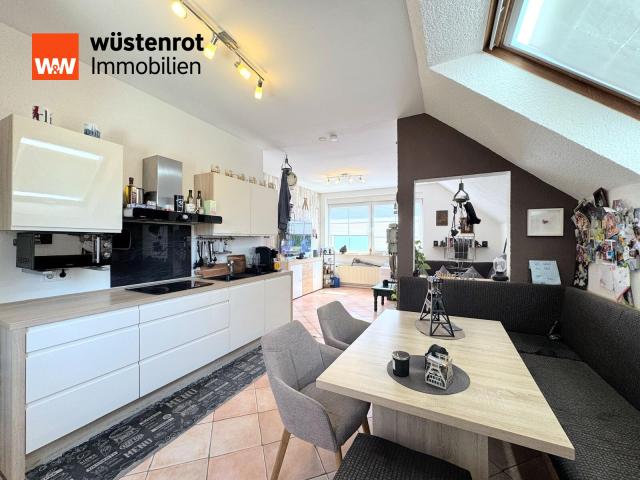 Gemütlicher Essbereich mit Tageslicht