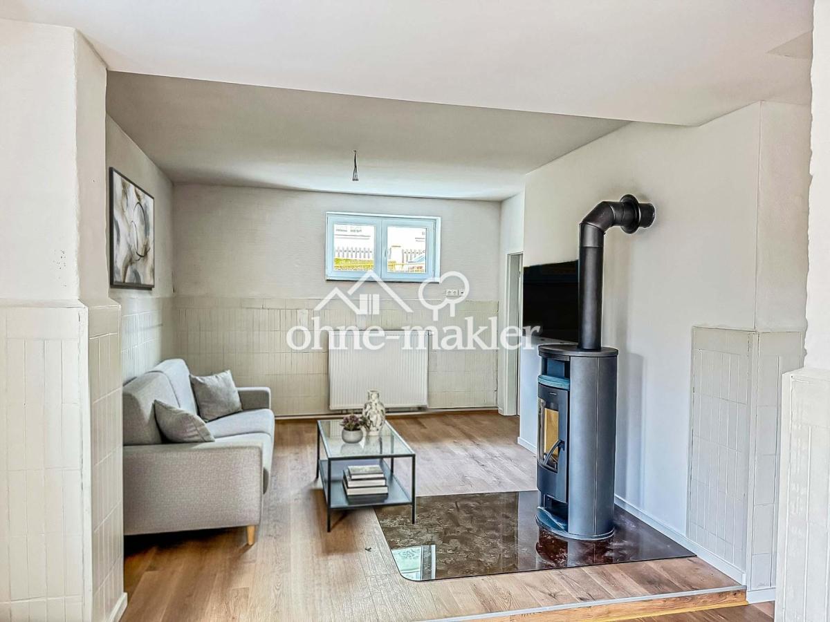 Offener Raum mit Kamin