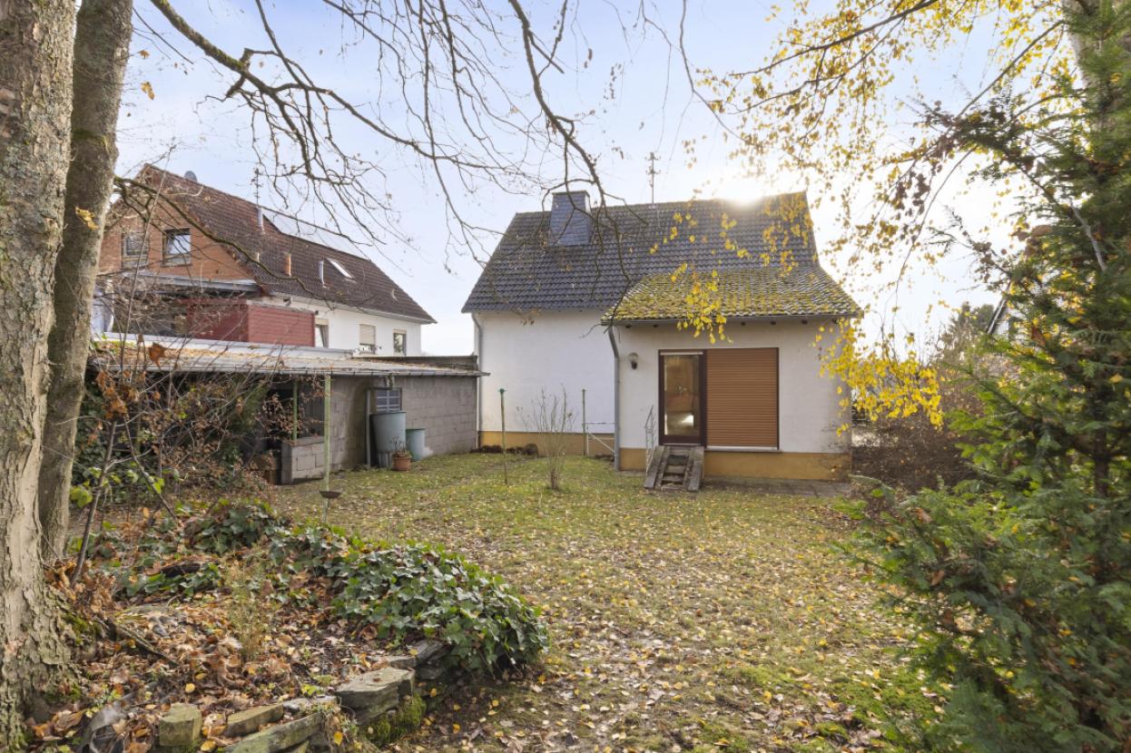 Rückansicht Haus, Garage und Schuppen