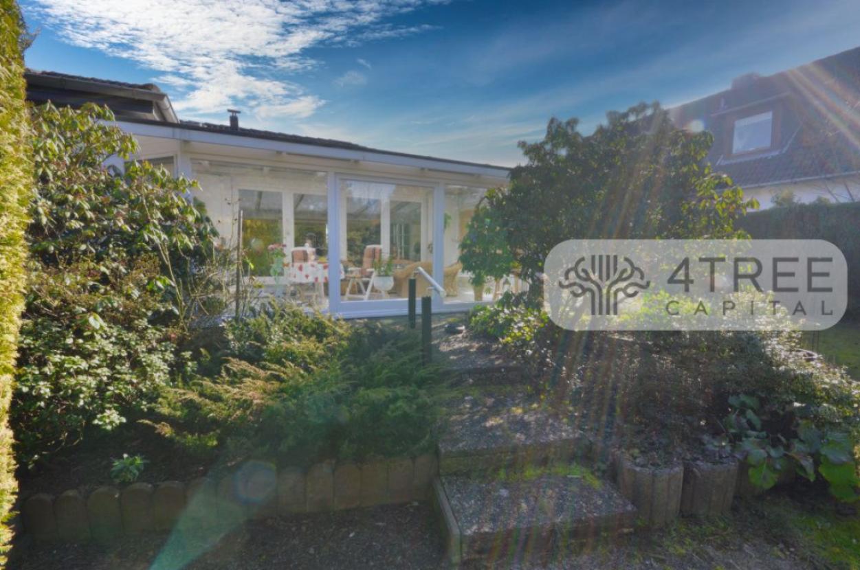 Wintergarten mit Treppe zum Garten