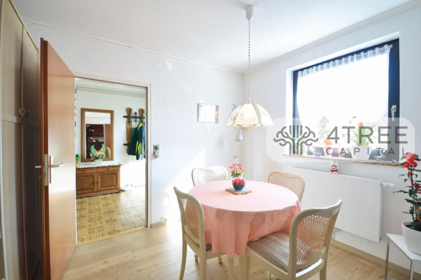 Esszimmer zwischen Diele und Küche