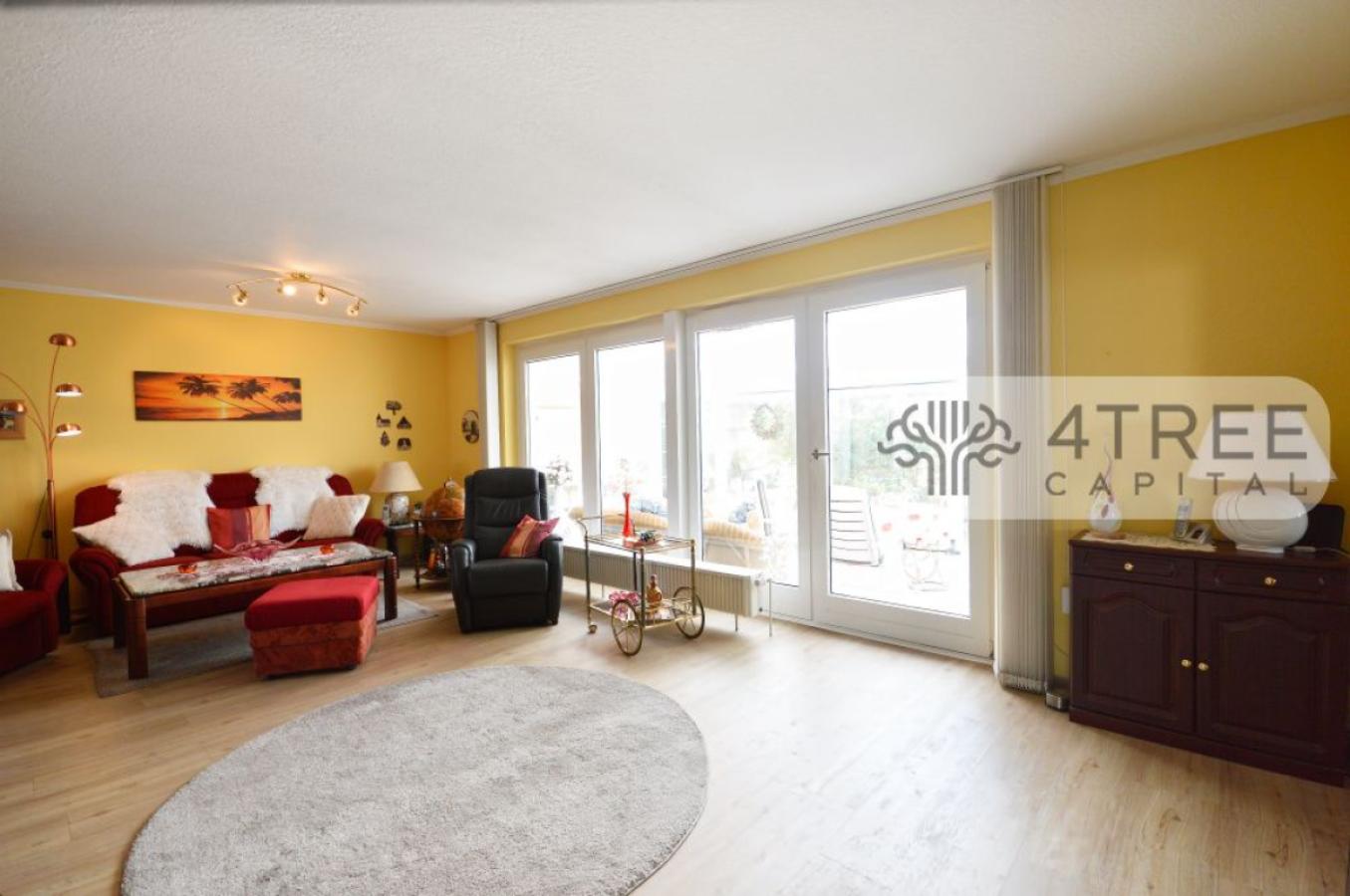 Helles Wohnzimmer mit Wintergarten