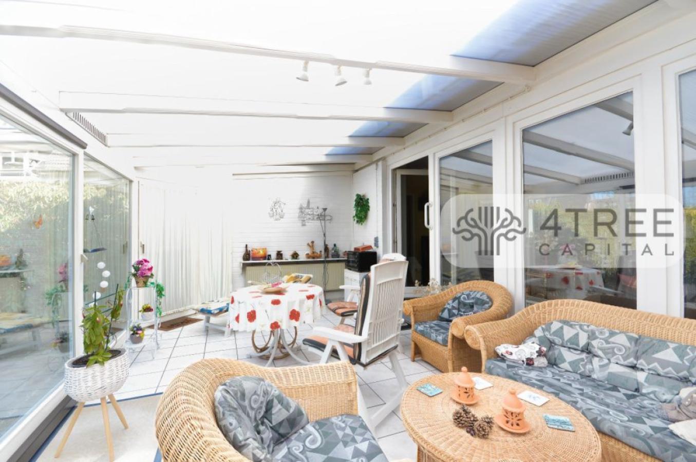 Warmwintergarten mit Zugang zum Wohnzimmer