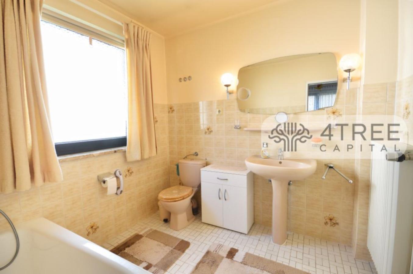 Bad-ensuite beim Schlafzimmer