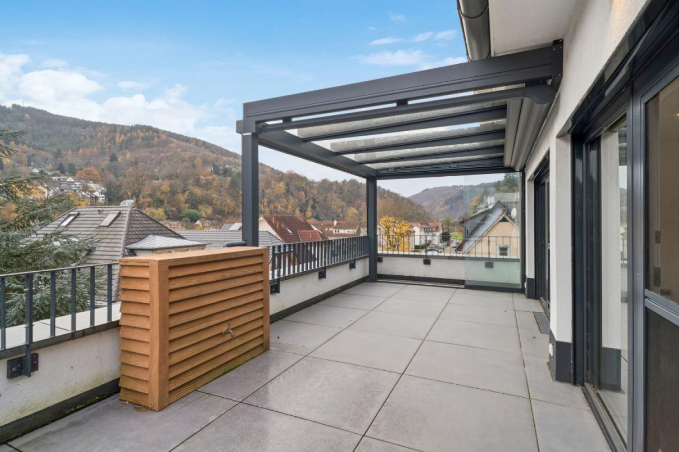 Dachterrasse mit Überdachung & Sonnenmarkise