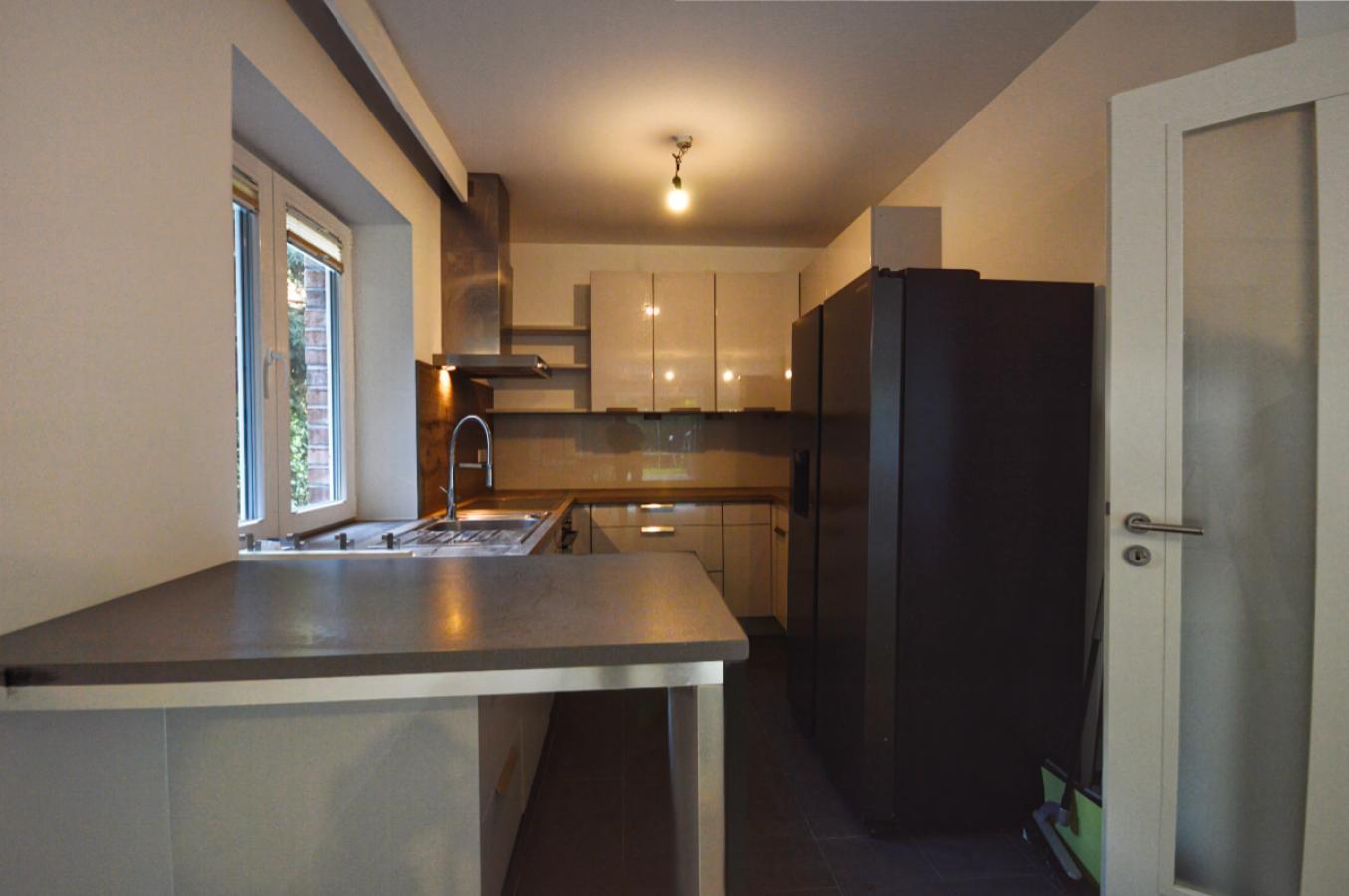 Voll ausgestattete Einbauküche