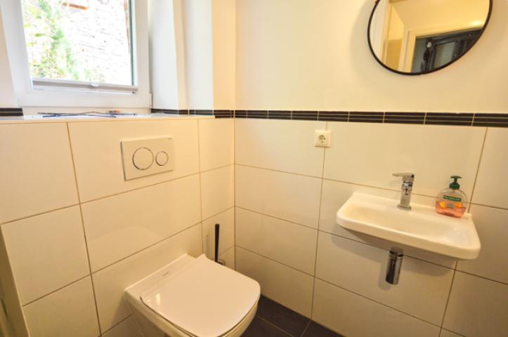 Gäste-WC mit Fenster