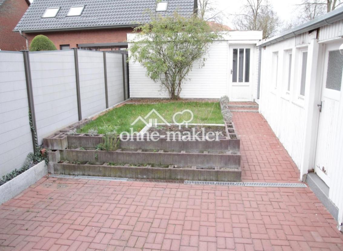 Blick vom Wohnzimmer in Garten