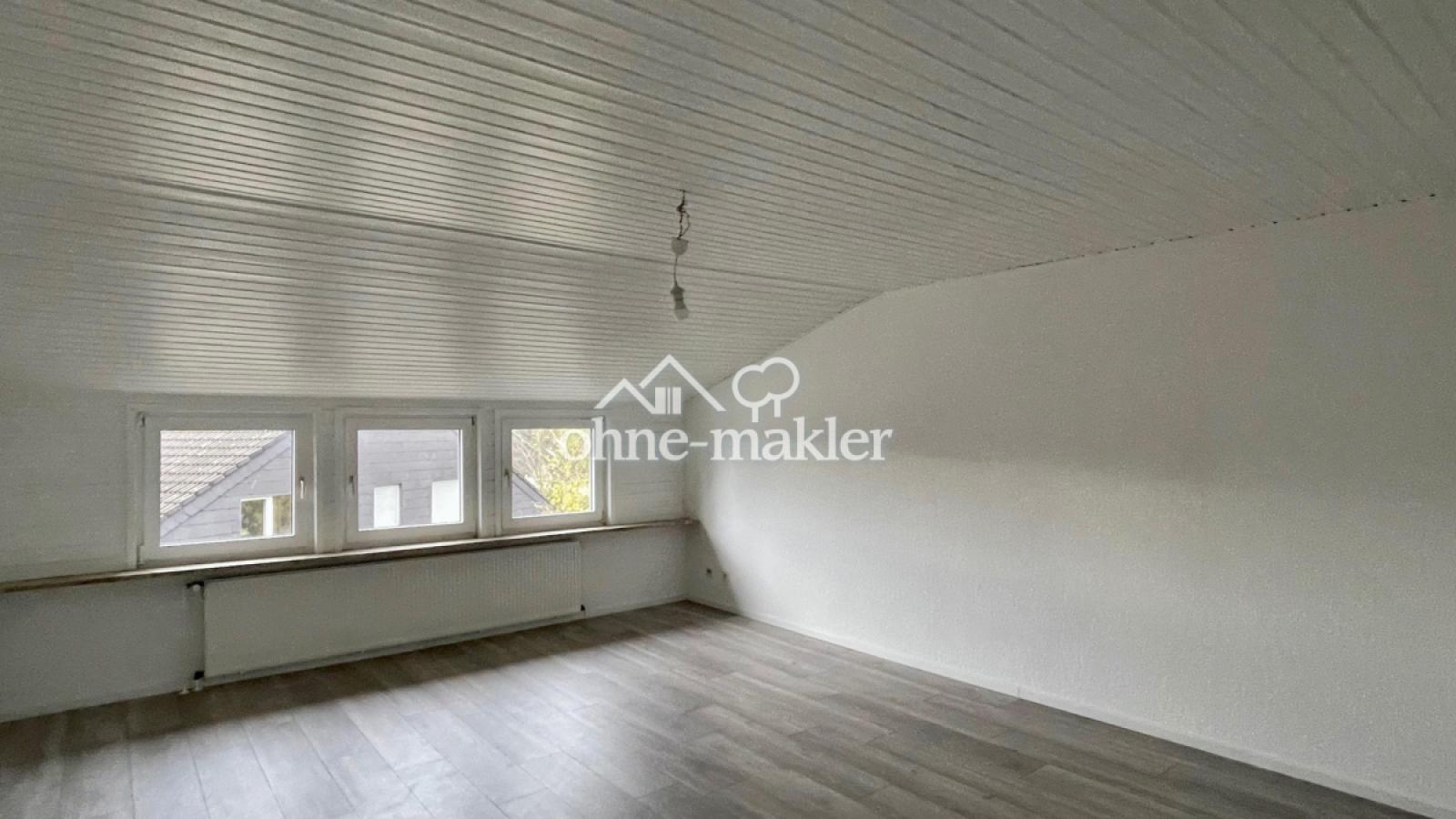 Wohnzimmer ca. 4,8 x 5,8 m