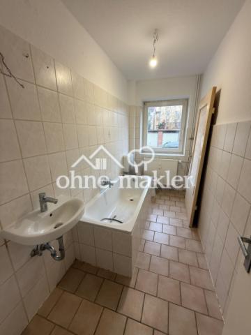 Gepflegtes Bad mit Badewanne