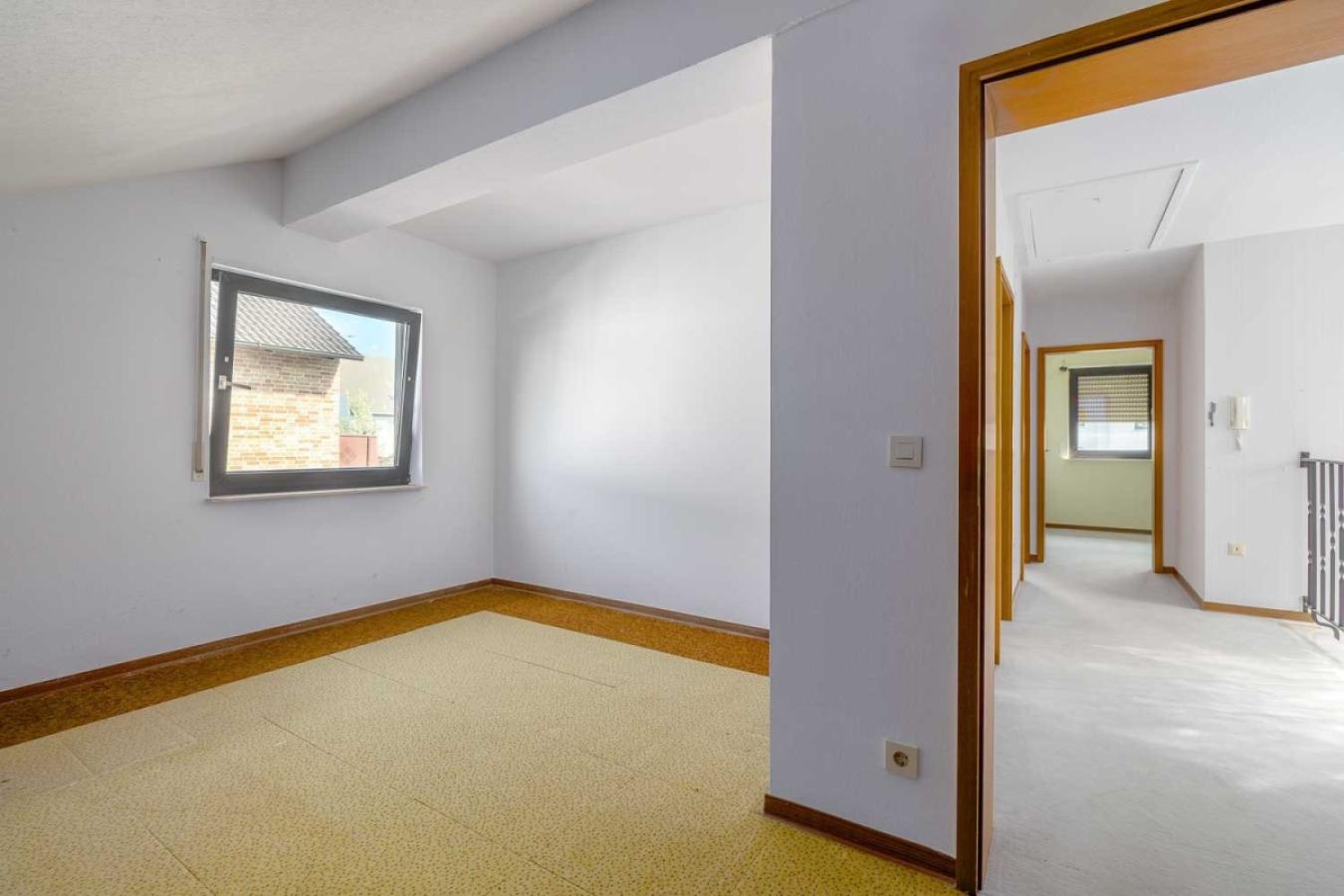 Raum mit Blick in den Flur OG