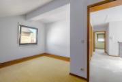 Raum mit Blick in den Flur OG
