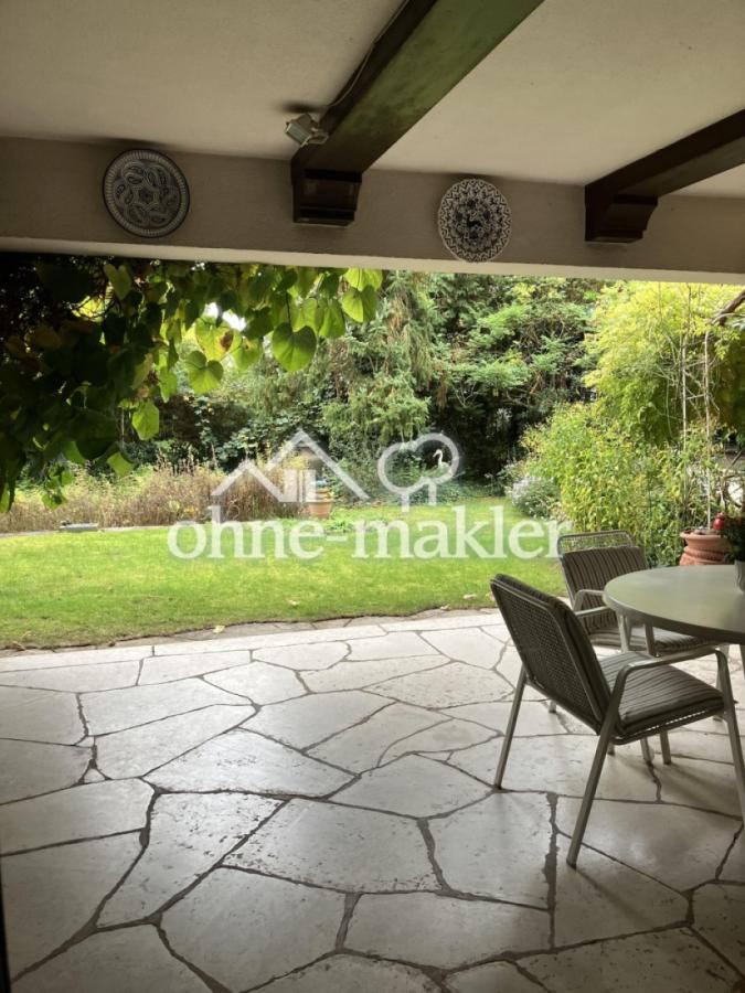 Überdachte Terrasse und Garten