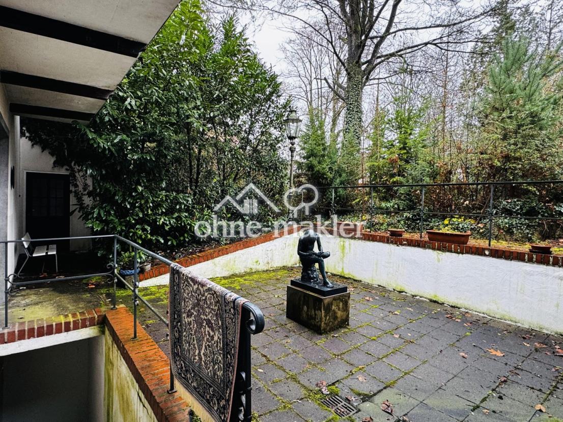 Hof zu Küchenseite und Garten