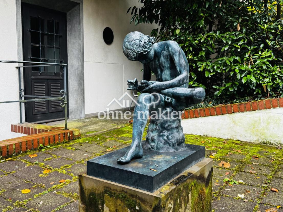 Hof zu Küchenseite und Garten