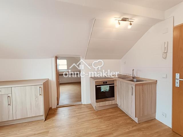 Küche mit Blick auf Nebenraum