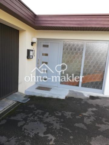 Eingang mit Garagentor