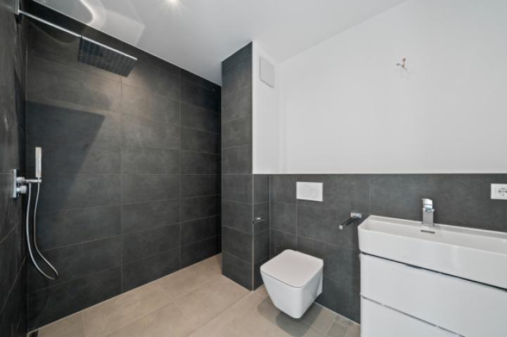 Badezimmer mit Dusche