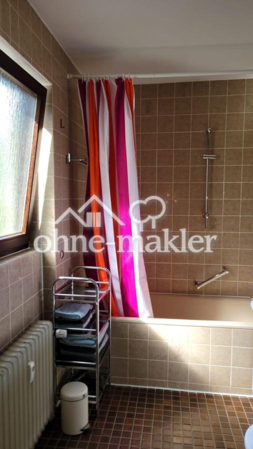 Badezimmer mit Fenster