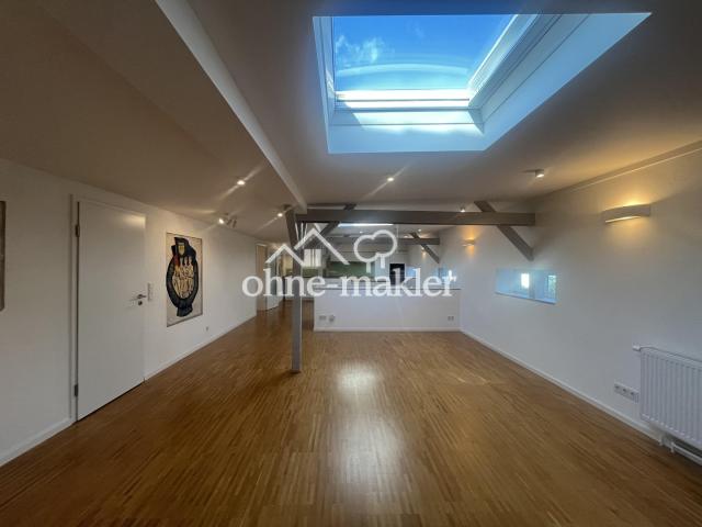 Wohnzimmer mit offener Küche