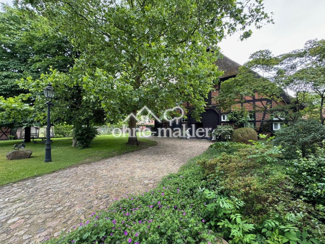 Auffahrt zum Wohnhaus