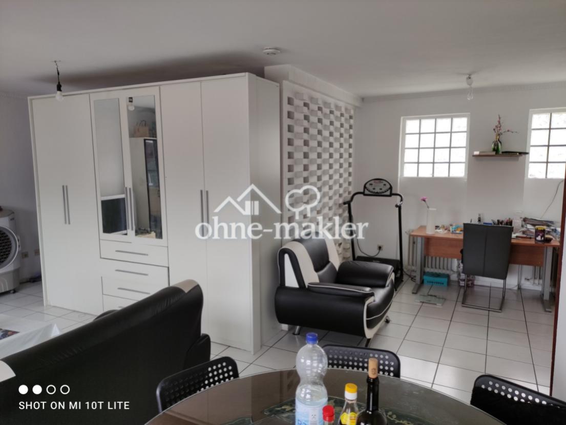 Wohnzimmer mit Raumteilung