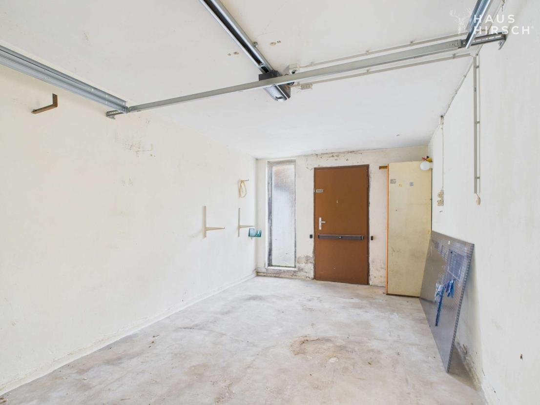 Garage mit Ausgang zum Garten