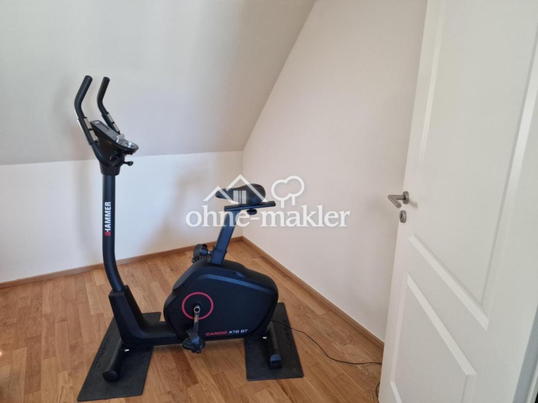Hometrainer im Arbeitszimmer