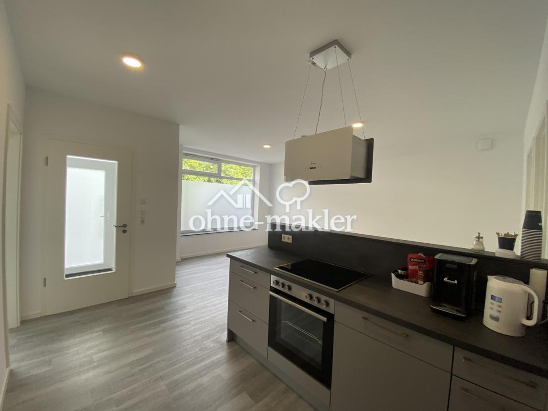 Eingang, Küche und Wohnbereich