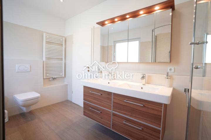 Badezimmermöbel in Nussbaum