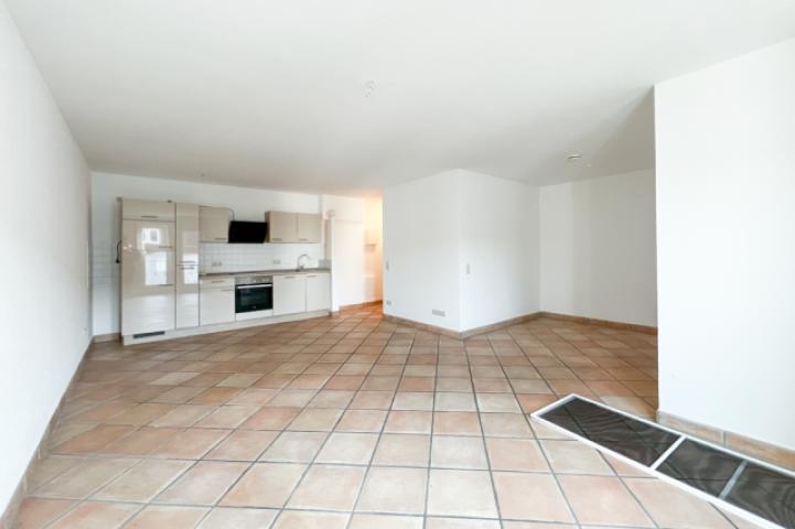 Wohnraum mit Einbauküche