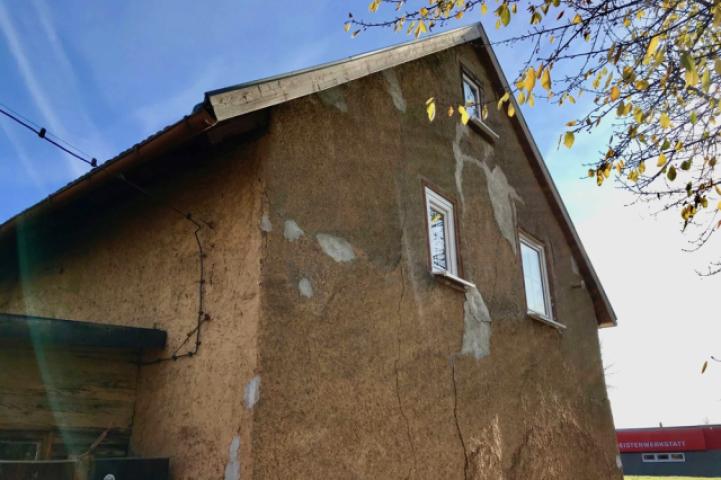 Giebelansicht zur Straße